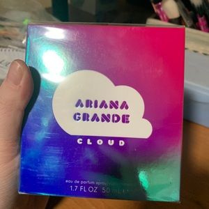 Ariana Grande cloud